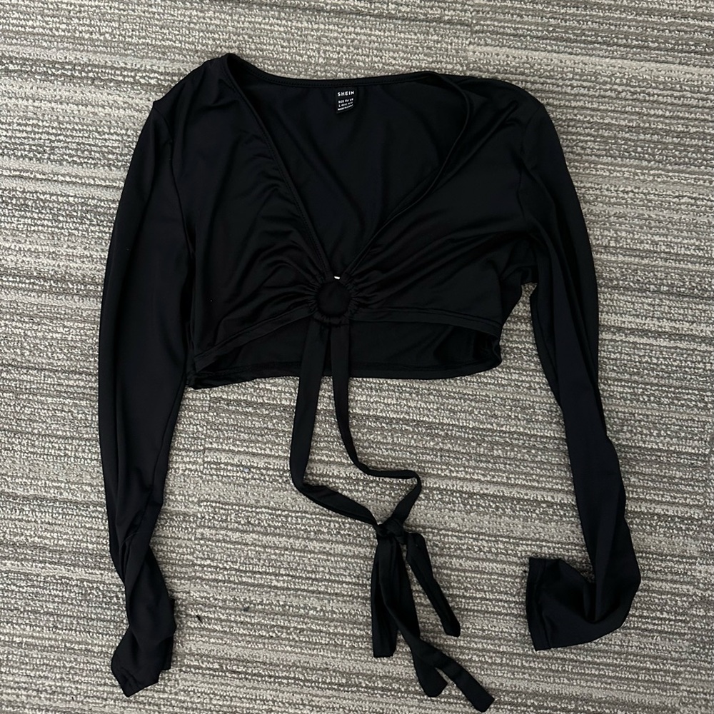 Black Tie Long-sleeve Crop Top